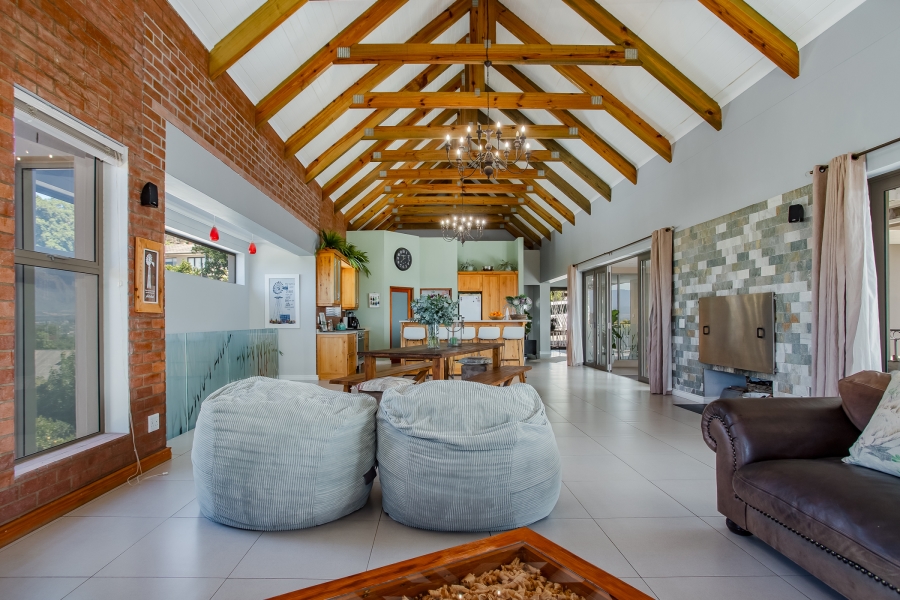 5 Bedroom Property for Sale in Lemoenkloof Western Cape